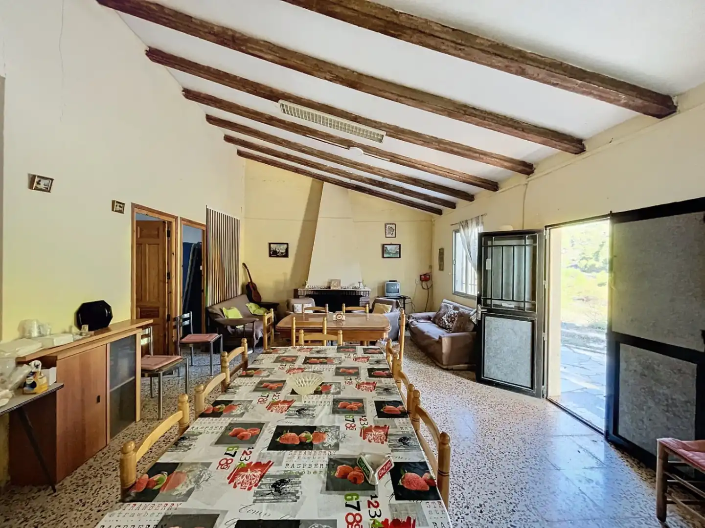 Comedor de Finca rústica en venta en Confrides con Aire acondicionado y Jardín privado