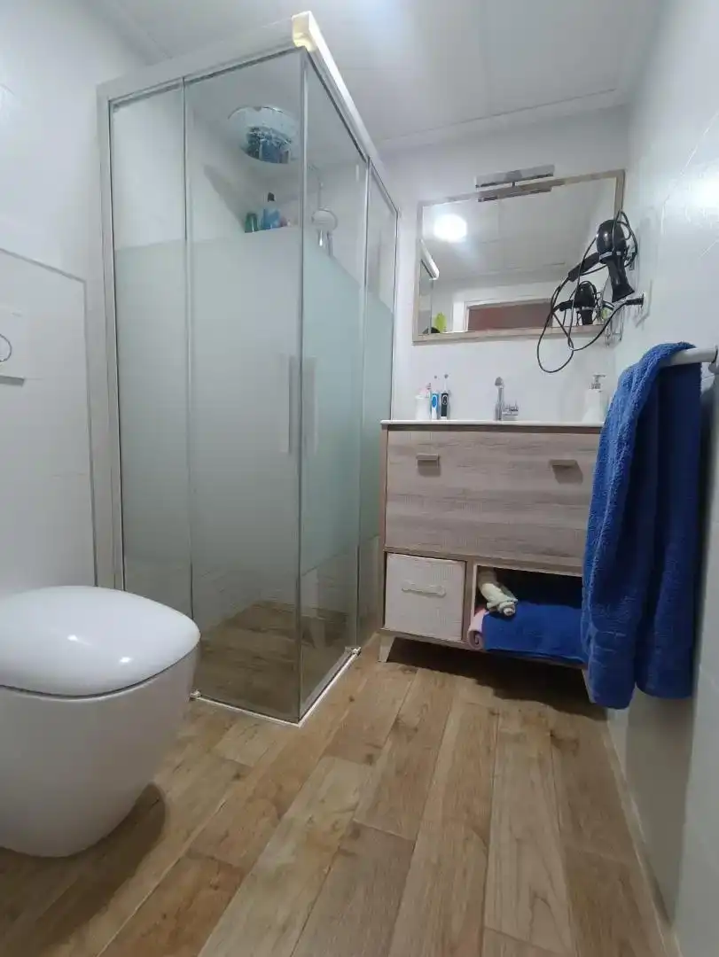 Badezimmer von Erdgeschoss zur Miete in Pilar de la Horadada mit Klimaanlage