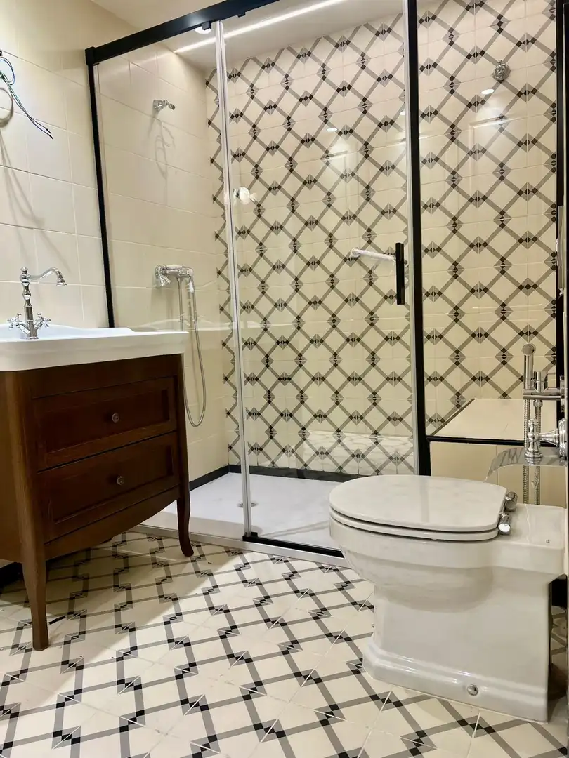 Baño de Dúplex de alquiler en Granada con Aire acondicionado y Alarma
