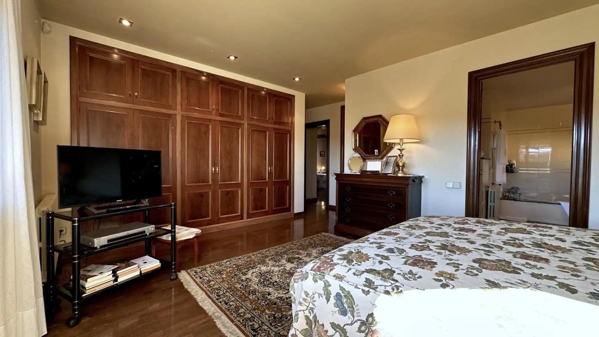 Bedroom of Houses for sale in Sant Cugat del Vallès  with Heating, Private garden and Parquet flooring