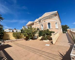 Vista exterior de Casa o xalet en venda en Benidorm amb Aire condicionat, Terrassa i Piscina