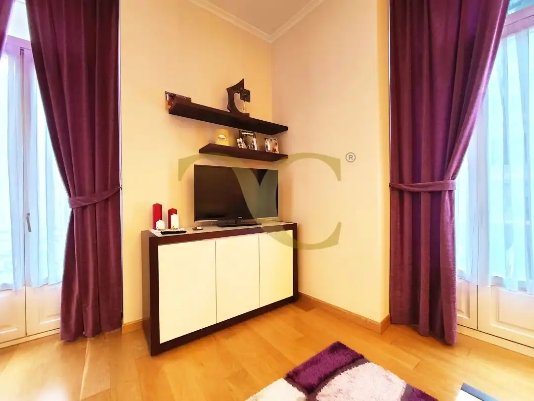 Sala d'estar de Apartament en venda en Gijón  amb Calefacció, Moblat i Balcó