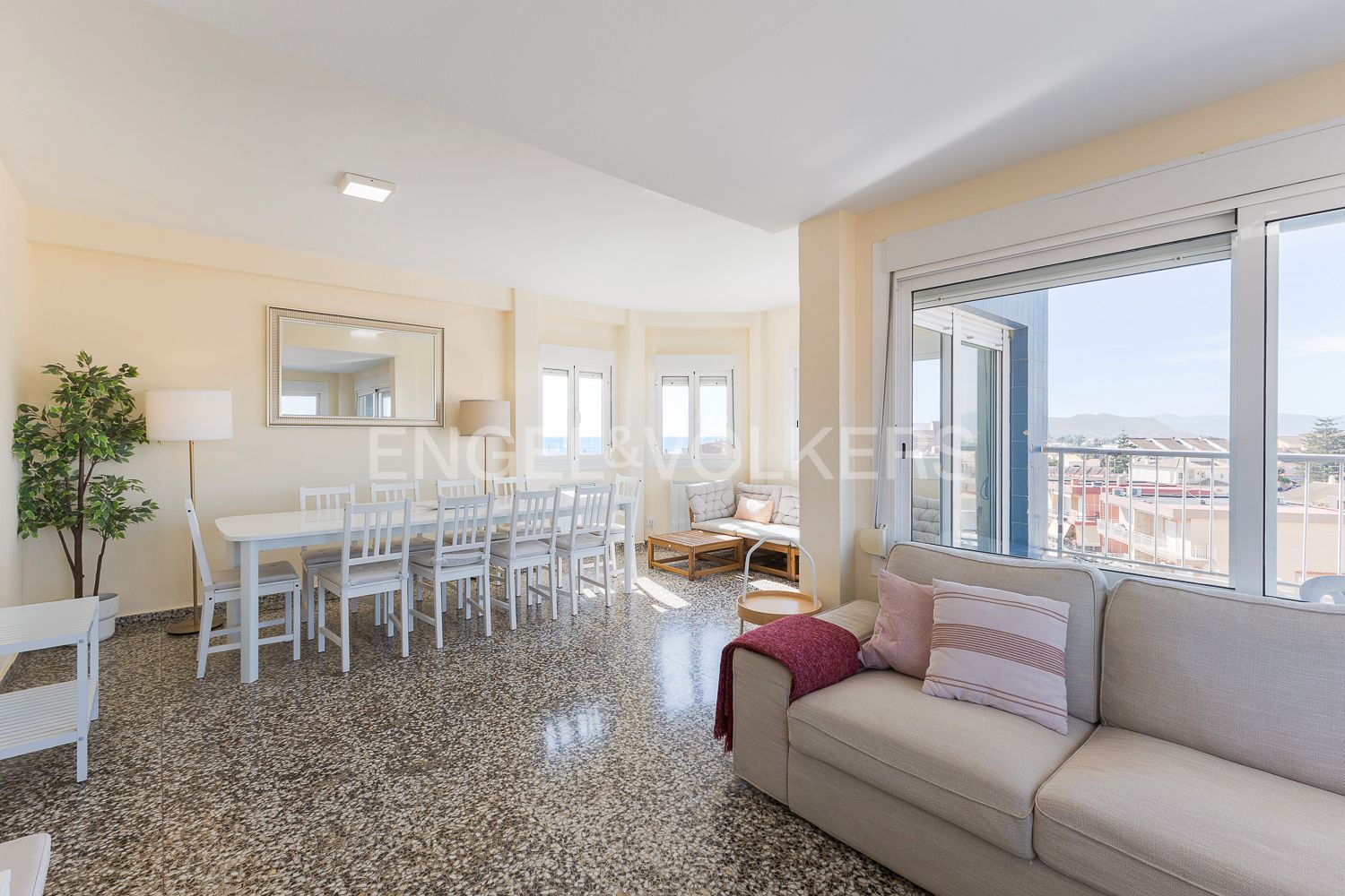 Sala d'estar de Apartament en venda en Sueca amb Calefacció, Terrassa i Piscina