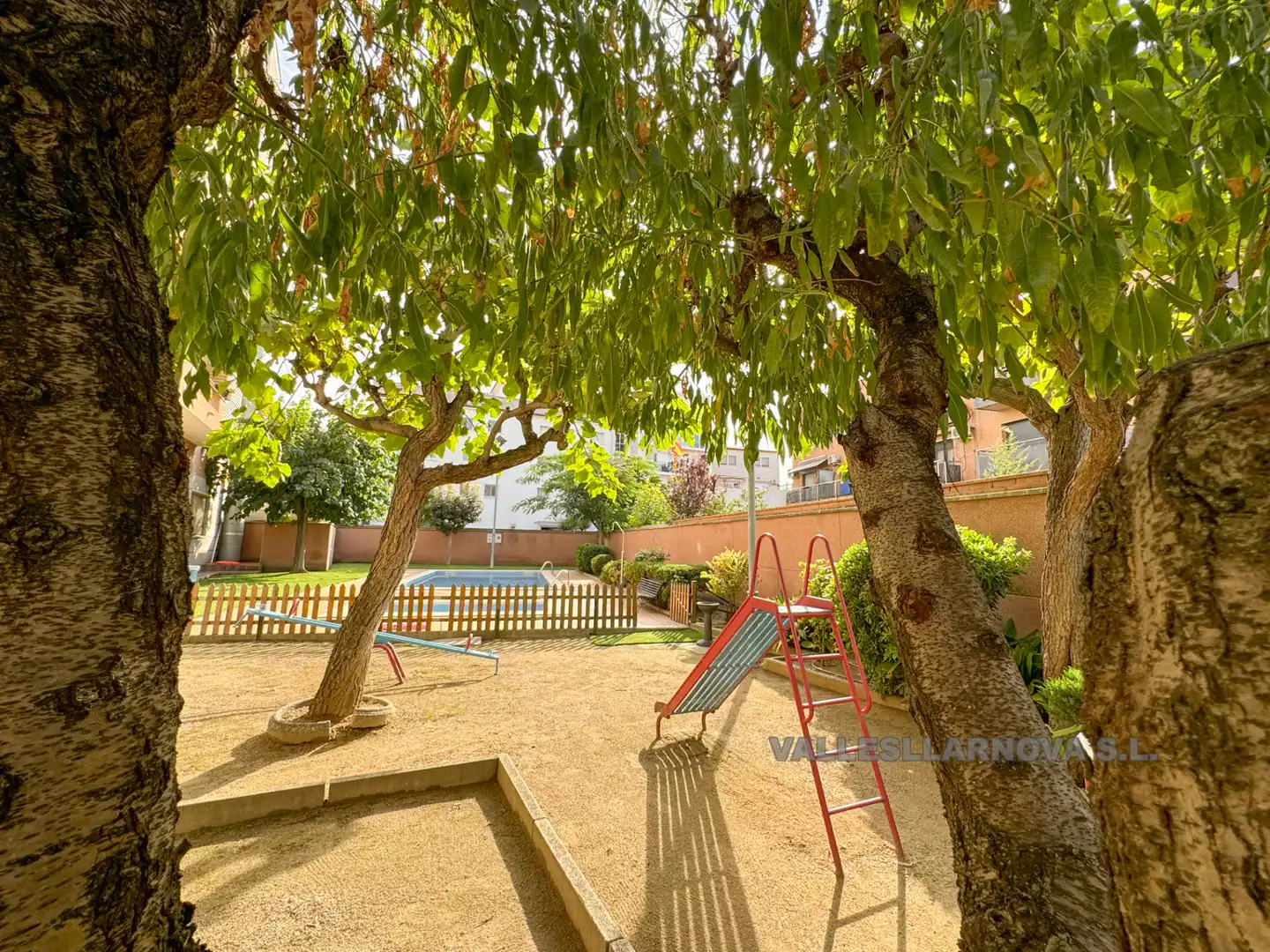 Jardín de Piso en venta en Mollet del Vallès con Calefacción, Balcón y Piscina comunitaria