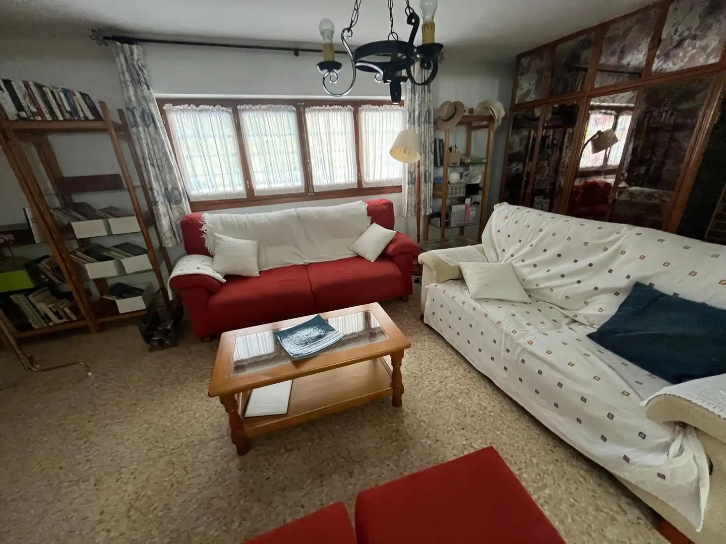 Sala d'estar de Casa o xalet en venda en Almansa amb Aire condicionat, Calefacció i Jardí privat