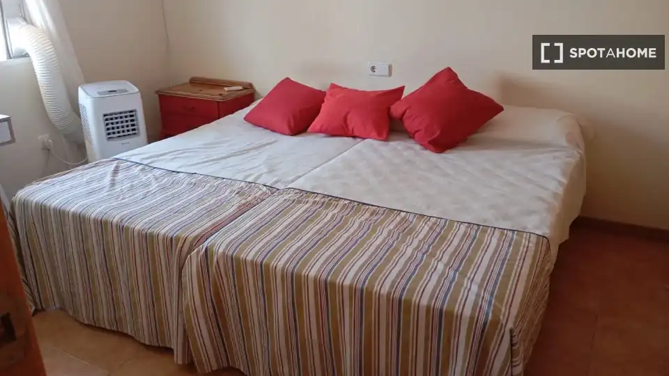 Room in Los Narejos - Punta Calera