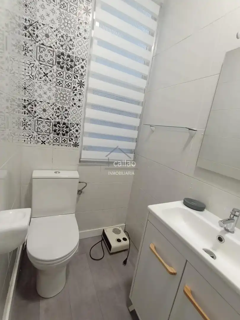 Bathroom of Apartments for rent in Ferrol  with Heating and Furnished