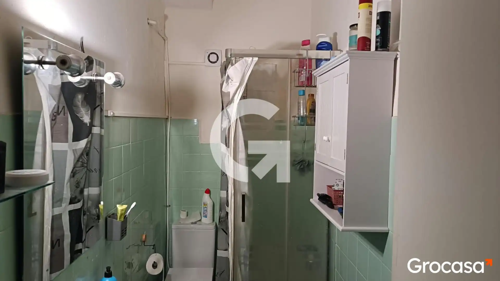 Bathroom of Flat for sale in Mataró  with Oven, Washing machine and TV