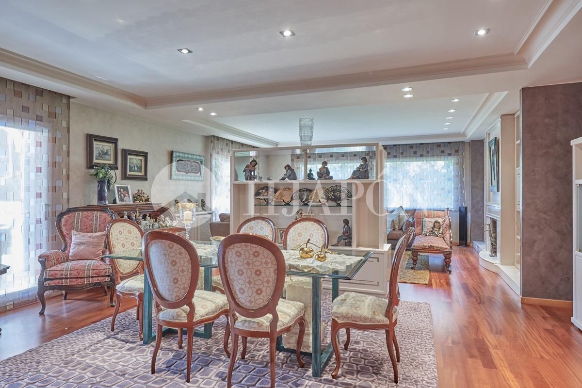 Menjador de Casa o xalet en venda en Alella amb Aire condicionat, Calefacció i Jardí privat