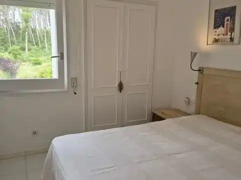 Schlafzimmer von Dachboden zum Verkauf in Pals mit Terrasse, Möbliert und Gemeinschaftspool