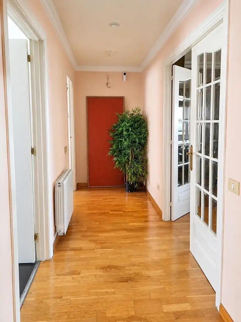 Wohnung zum Verkauf in Barcelona mit Privatgarten und Parkett
