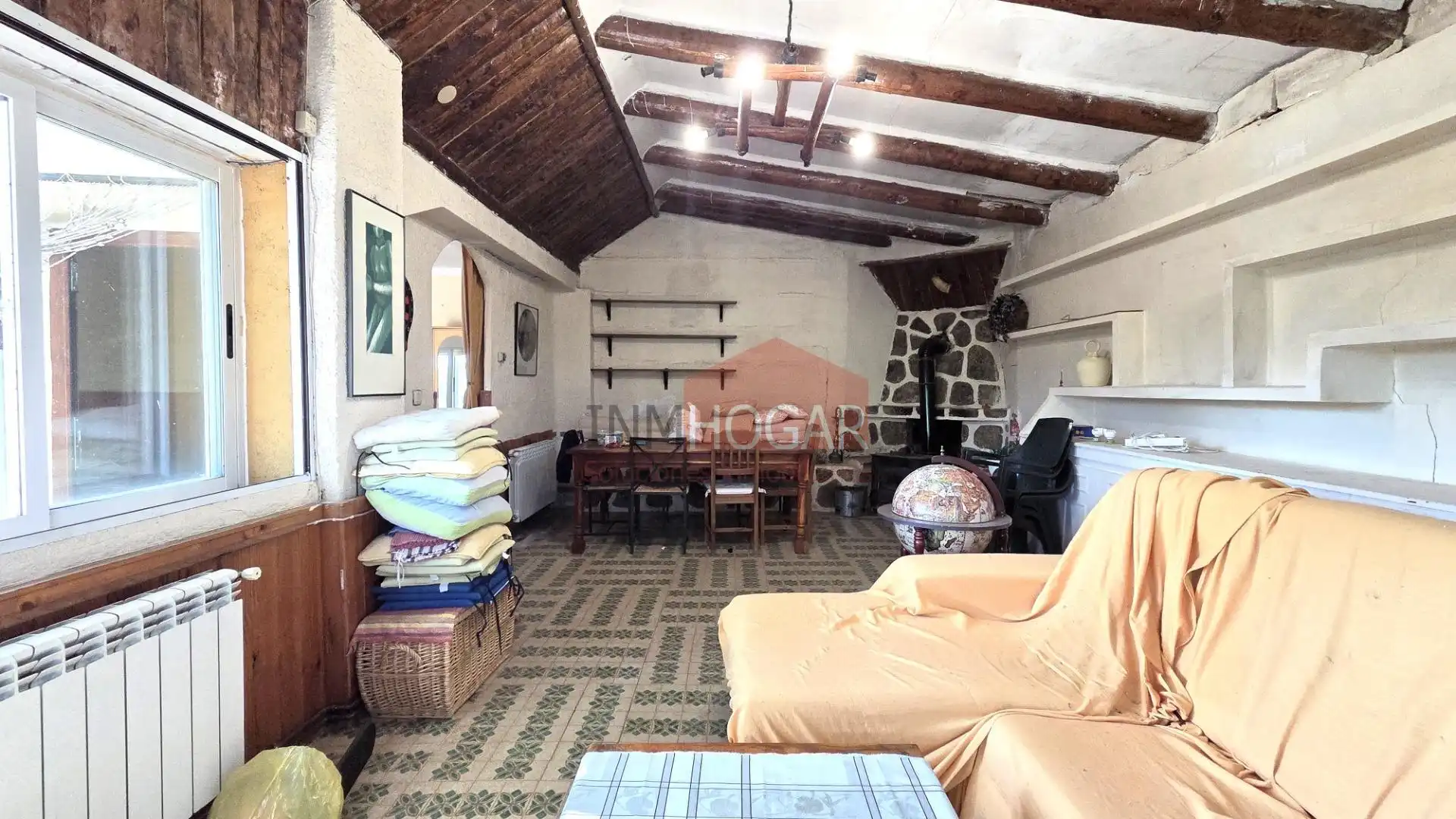 Sala d'estar de Casa o xalet en venda en Herradón de Pinares amb Calefacció i Moblat