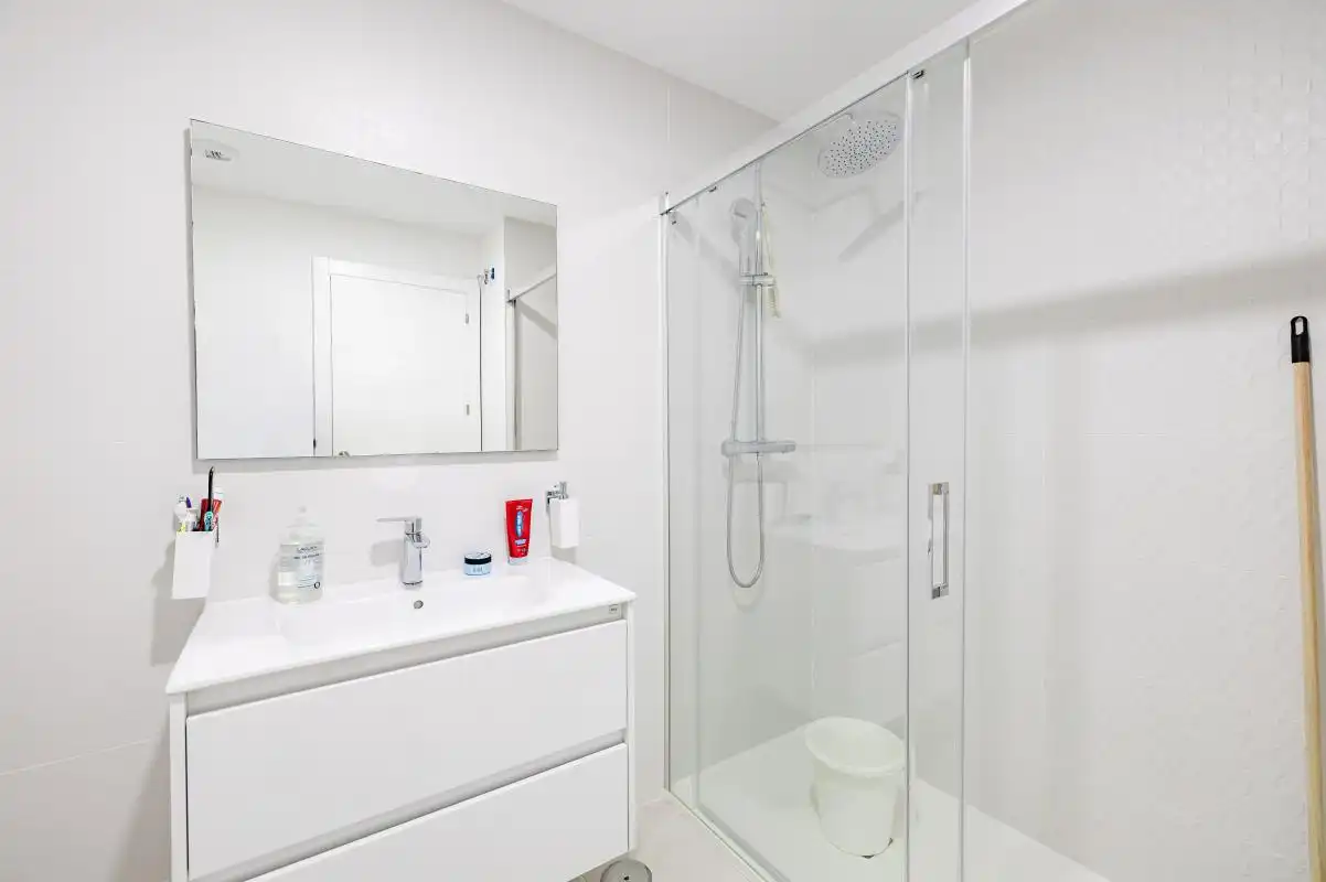 Bathroom of Flat for sale in Estepona  with Air Conditioner, Heating and Private garden