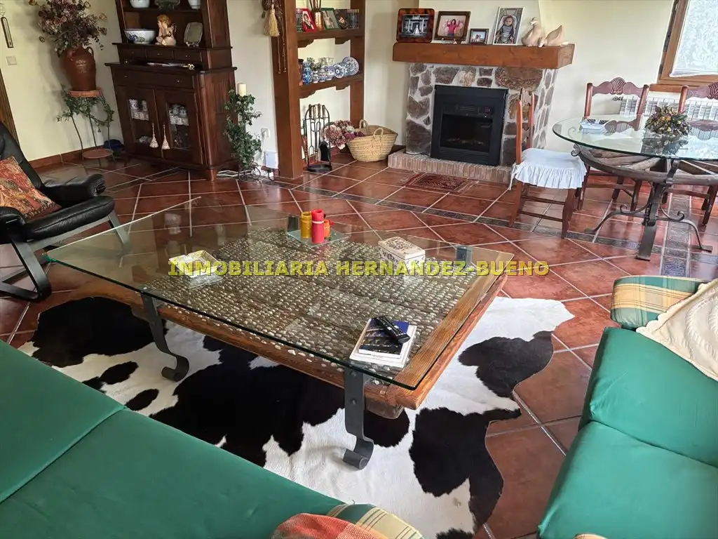 Sala d'estar de Casa o xalet en venda en Sequeros amb Calefacció, Jardí privat i Terrassa