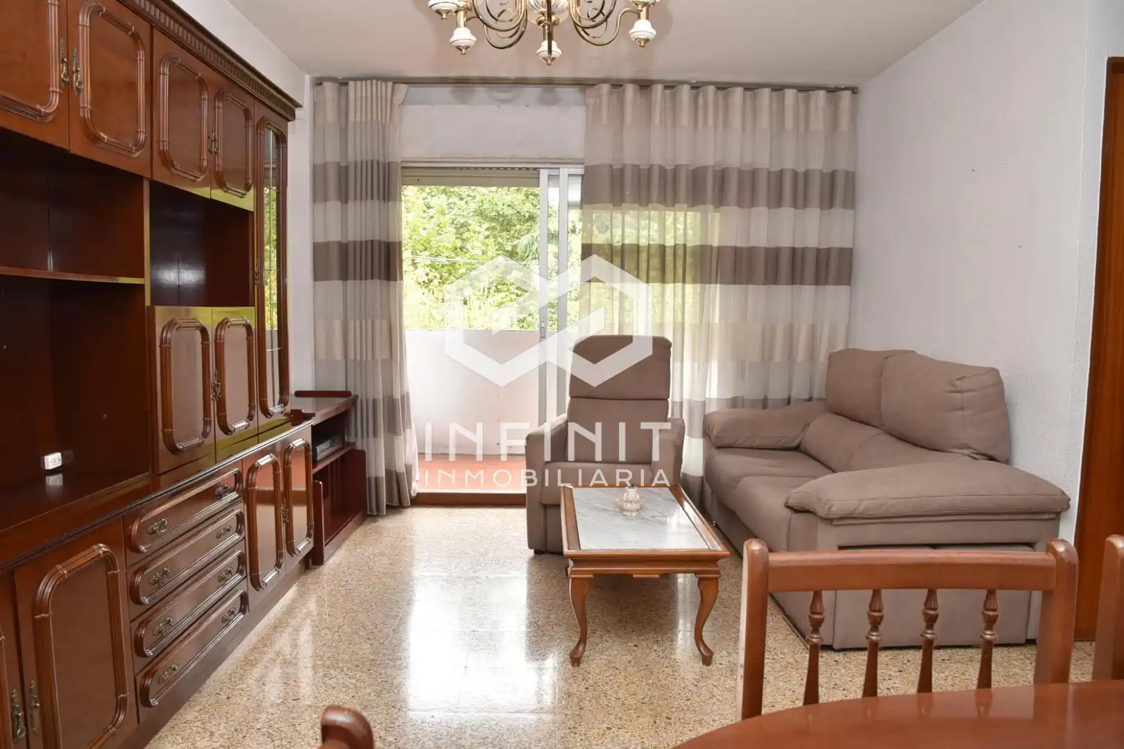 Flat with lift for sale in Reyes Católicos