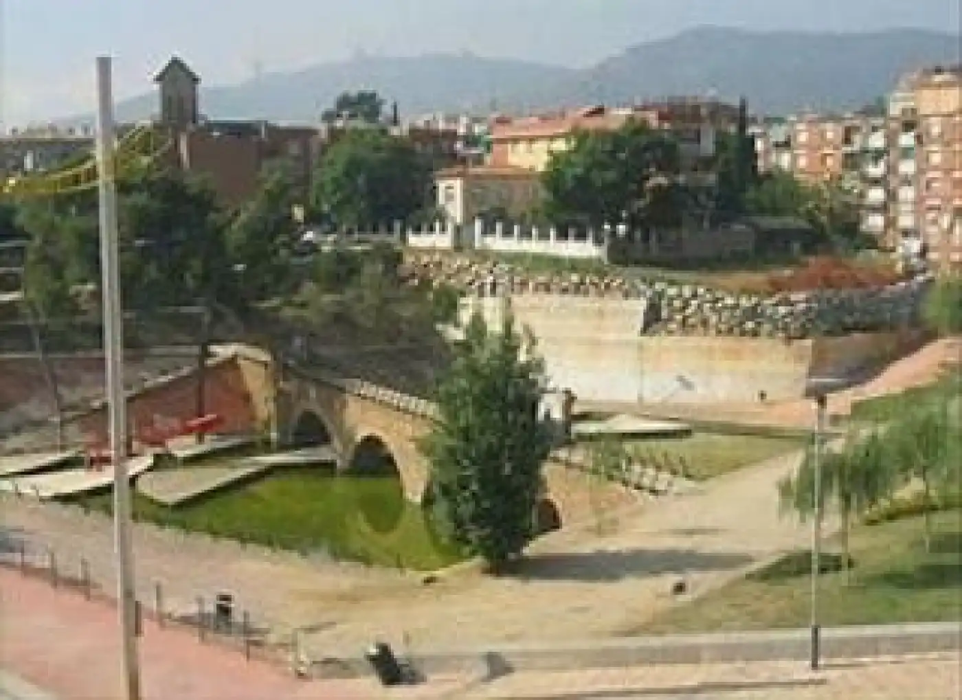 Vista exterior de Edifici en venda en Barcelona