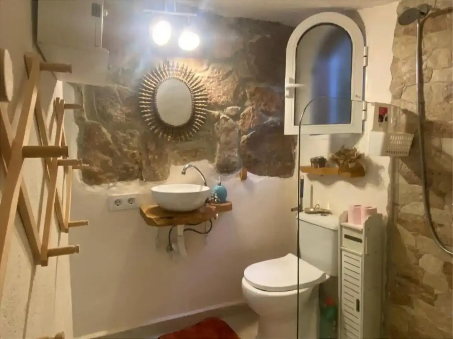 Badezimmer von Wohnung zur Miete in Gilet mit Klimaanlage