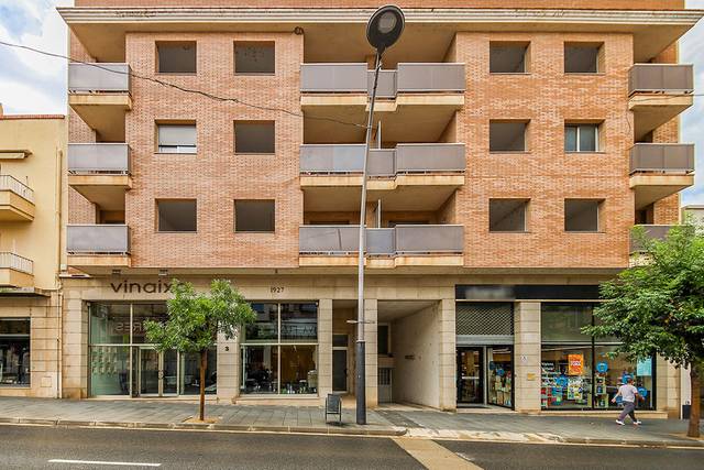 Edificio en Venta en Av Comarques Catalanes en Móra d'Ebre