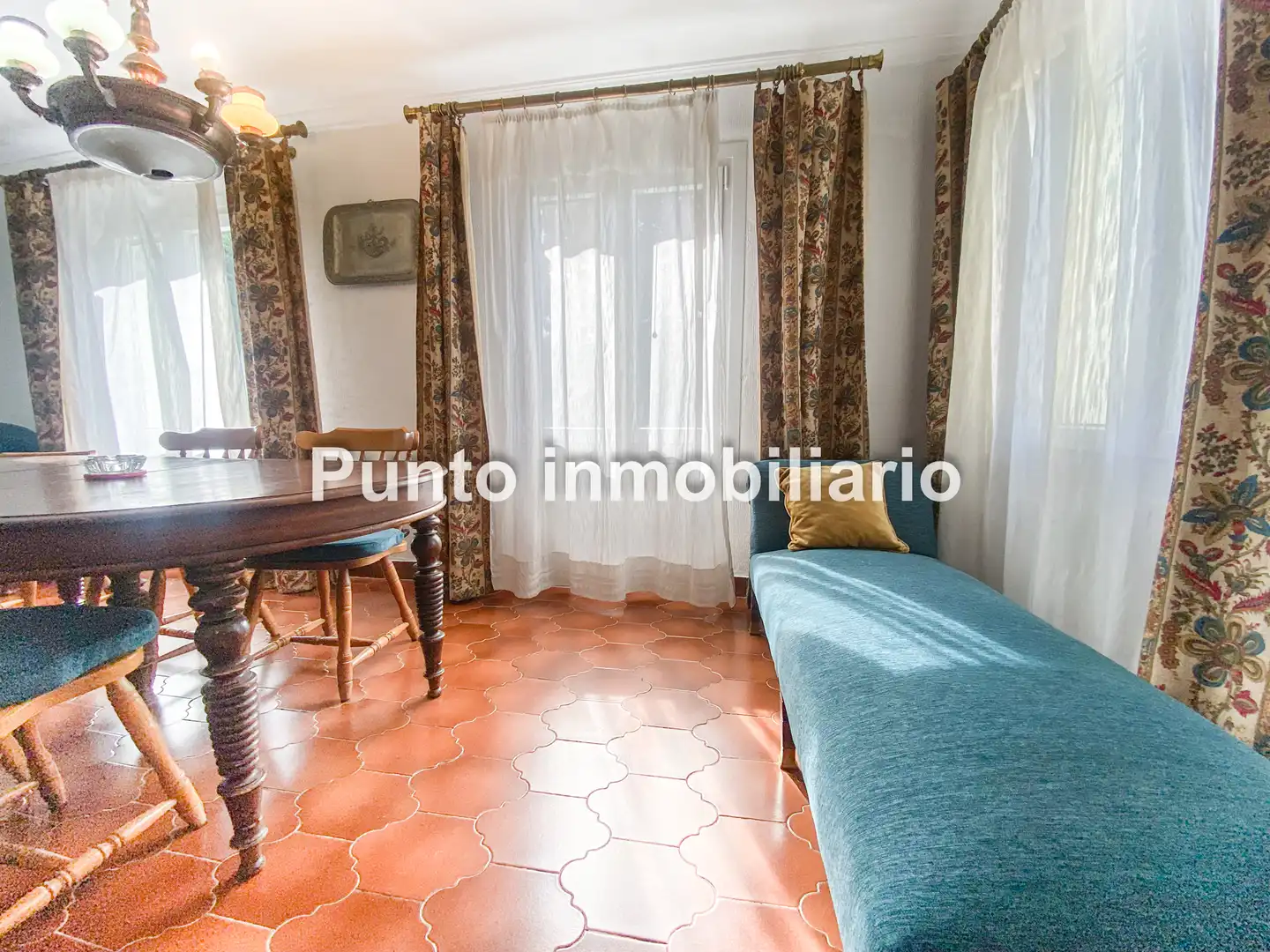 Sala d'estar de Casa o xalet en venda en Valladolid amb Jardí privat i Terrassa