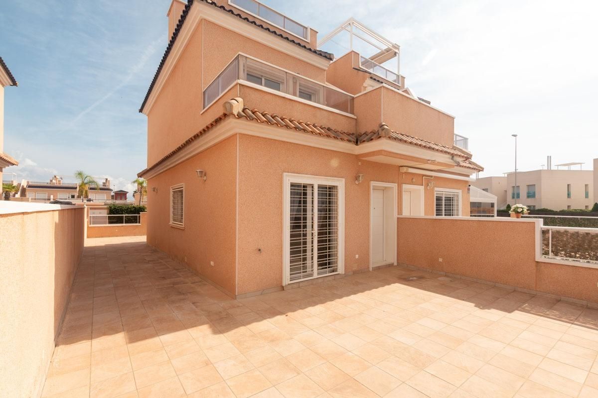 Exterior view of Single-family semi-detached for sale in Orihuela  with Air Conditioner, Private garden and Terrace