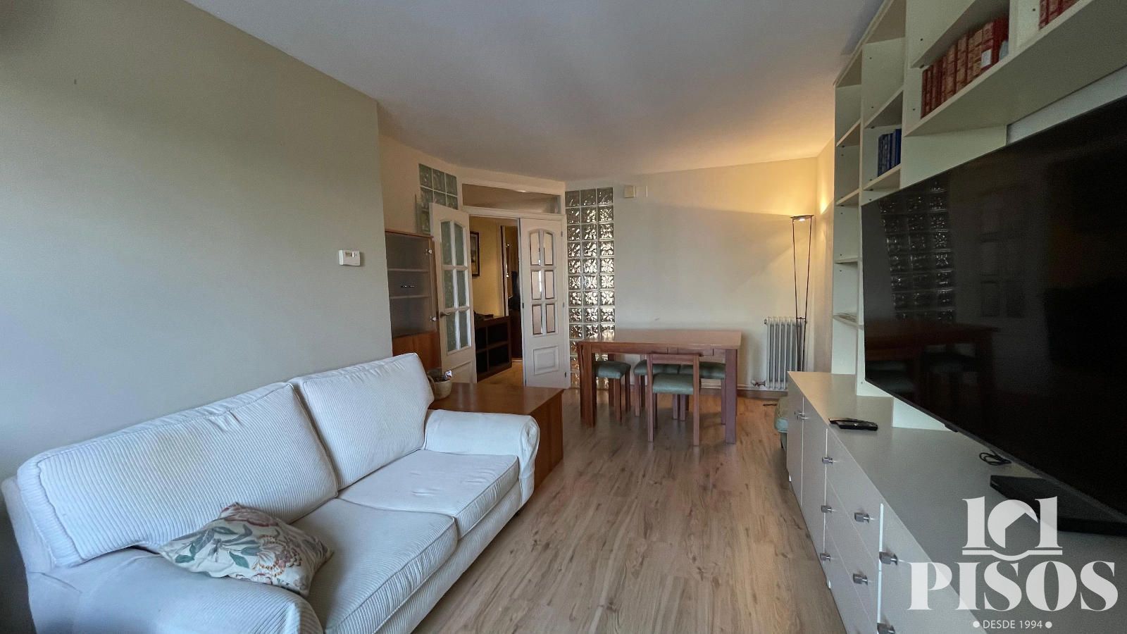 Sala d'estar de Àtic de lloguer en Sitges amb Aire condicionat, Calefacció i Terrassa