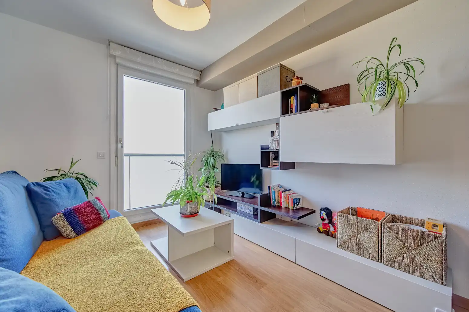 Sala d'estar de Pis en venda en  Pamplona / Iruña amb Calefacció, Parquet i Terrassa