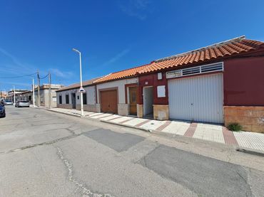 House for sale in Calle Calveros