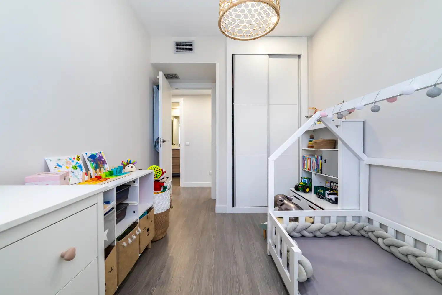 Bedroom of Flat for sale in Tres Cantos  with Air Conditioner, Heating and Private garden