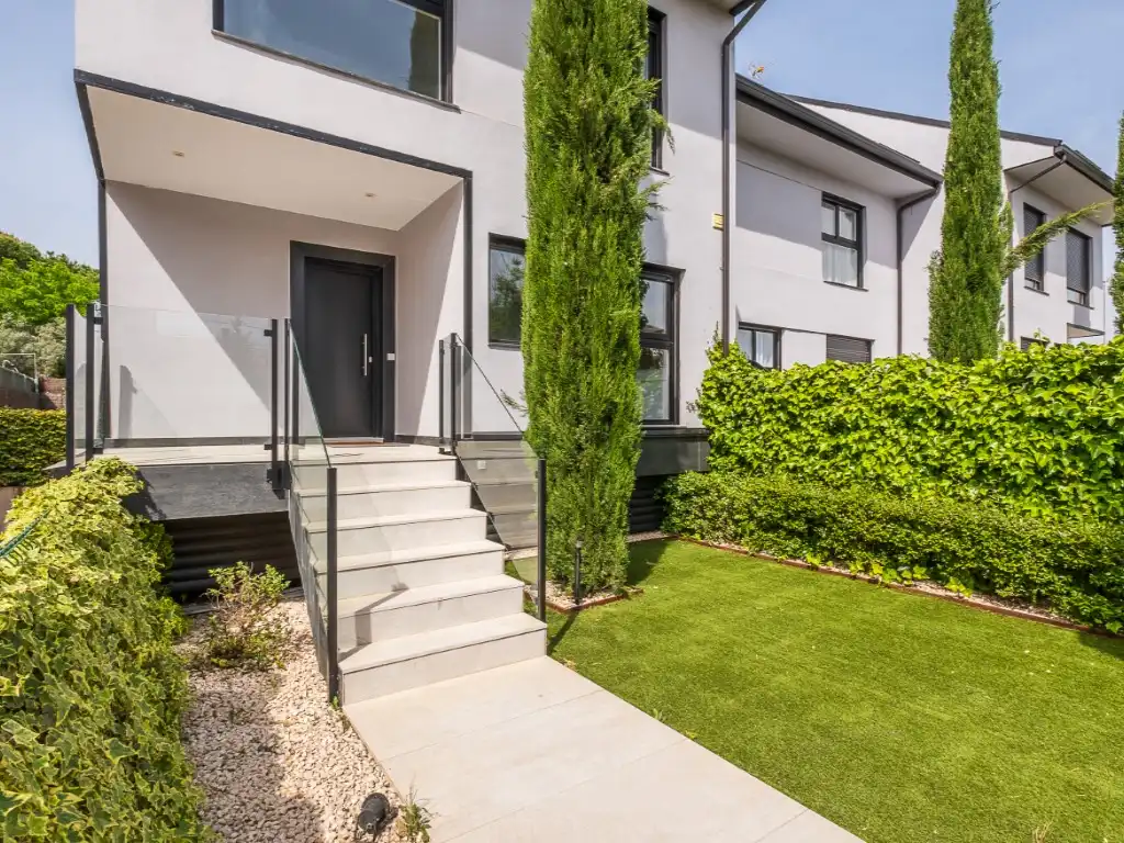 Exterior view of Houses for sale in Pozuelo de Alarcón