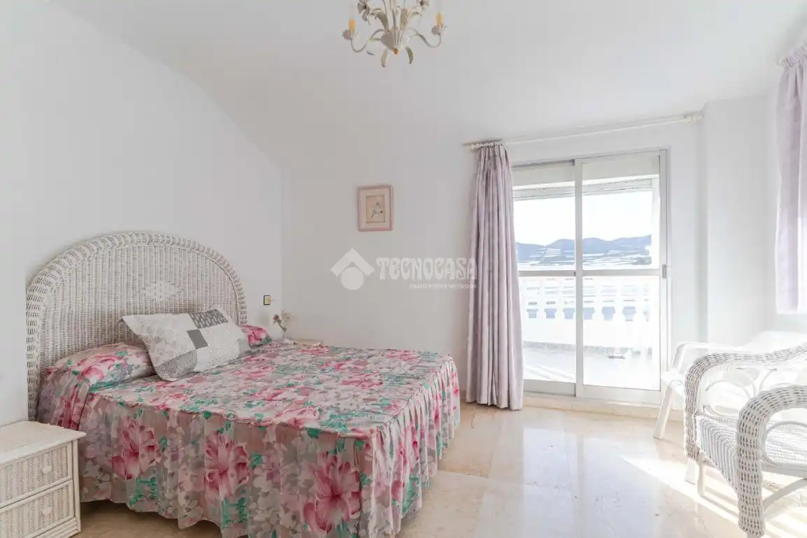 Habitación de Casa adosada en venta en Motril con Terraza, Trastero y Balcón