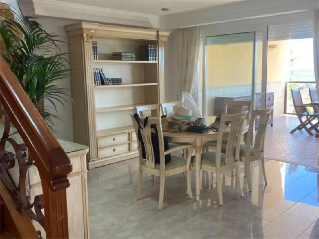 Menjador de Casa adosada en venda en Marbella amb Aire condicionat, Calefacció i Jardí privat