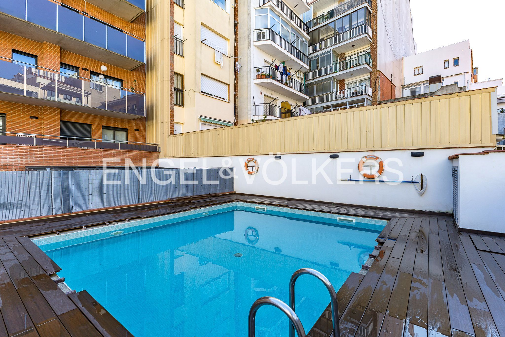 Piscina de Piso en venta en Castelldefels con Aire acondicionado, Calefacción y Jardín privado