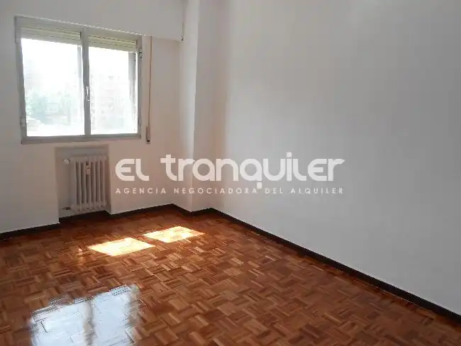 Dormitori de Pis en venda en Madrid amb Parquet i Terrassa