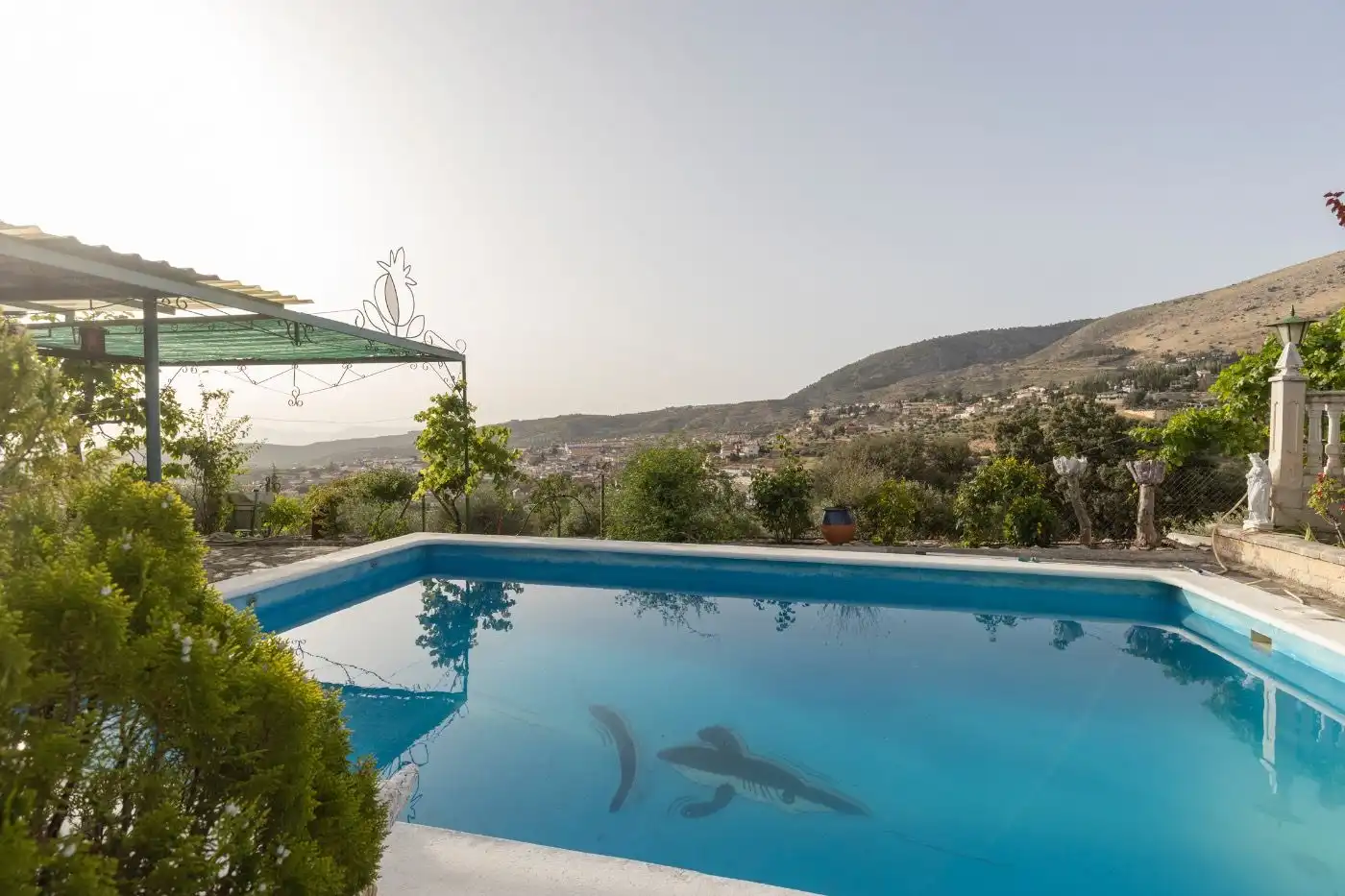 Schwimmbecken von Haus oder Chalet zum Verkauf in Víznar mit Klimaanlage, Heizung und Privatgarten