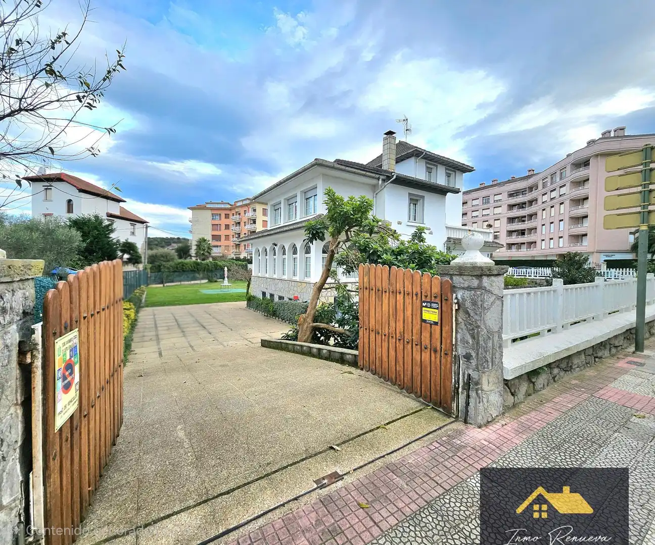 Exterior view of Houses for sale in Brazomar