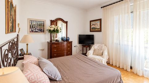 Chalet señorial con amplios espacios y jardín en un entorno tranquilo, imagen 5