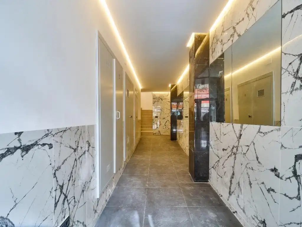 Wohnung zum Verkauf in Fuengirola mit Klimaanlage, Terrasse und Ofen