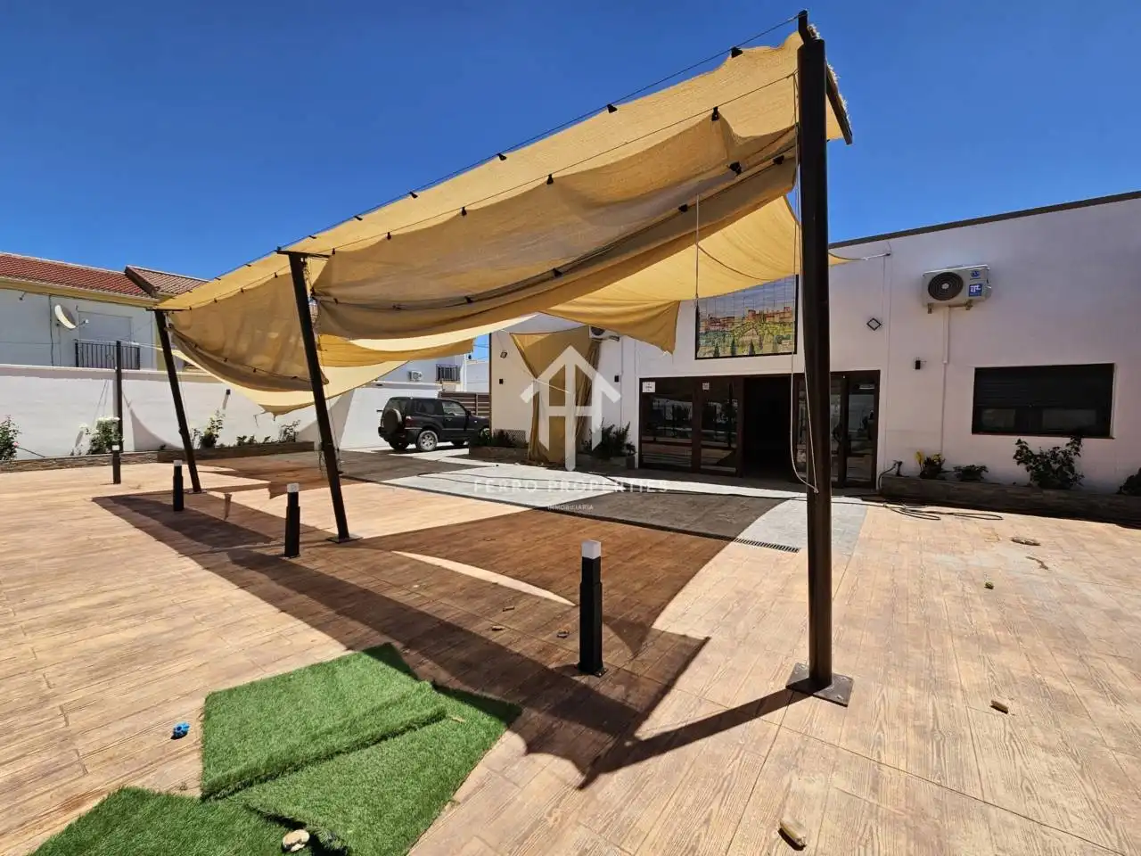 Terraza de Local en venta en Chimeneas con Aire acondicionado