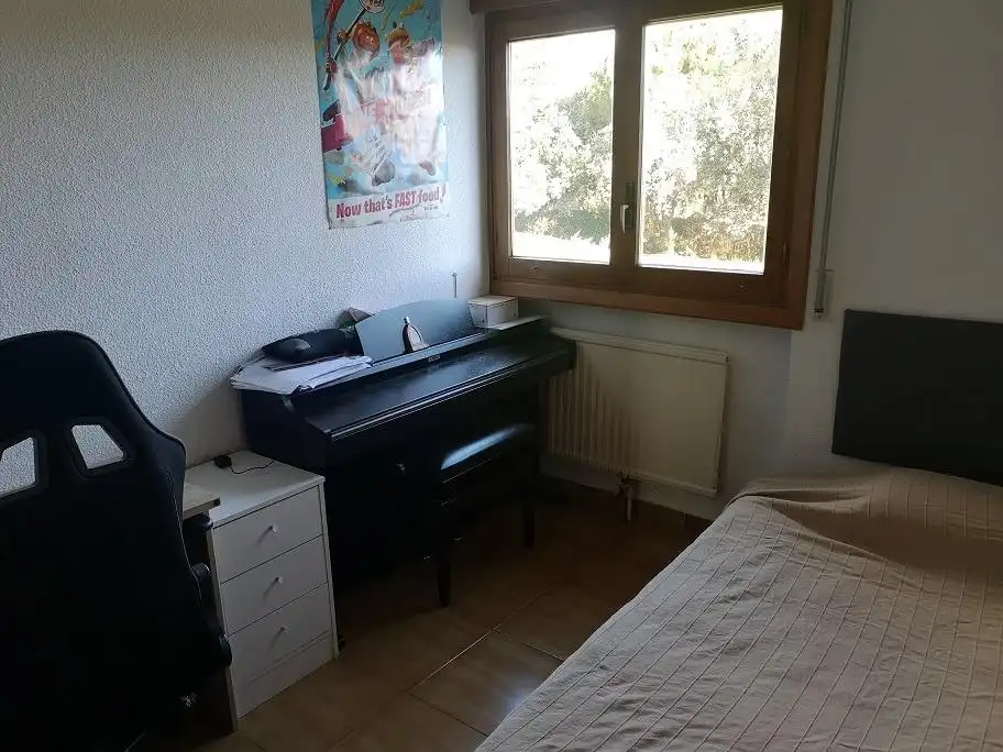 Habitación de Casa adosada en venta en Galapagar con Calefacción, Jardín privado y Terraza