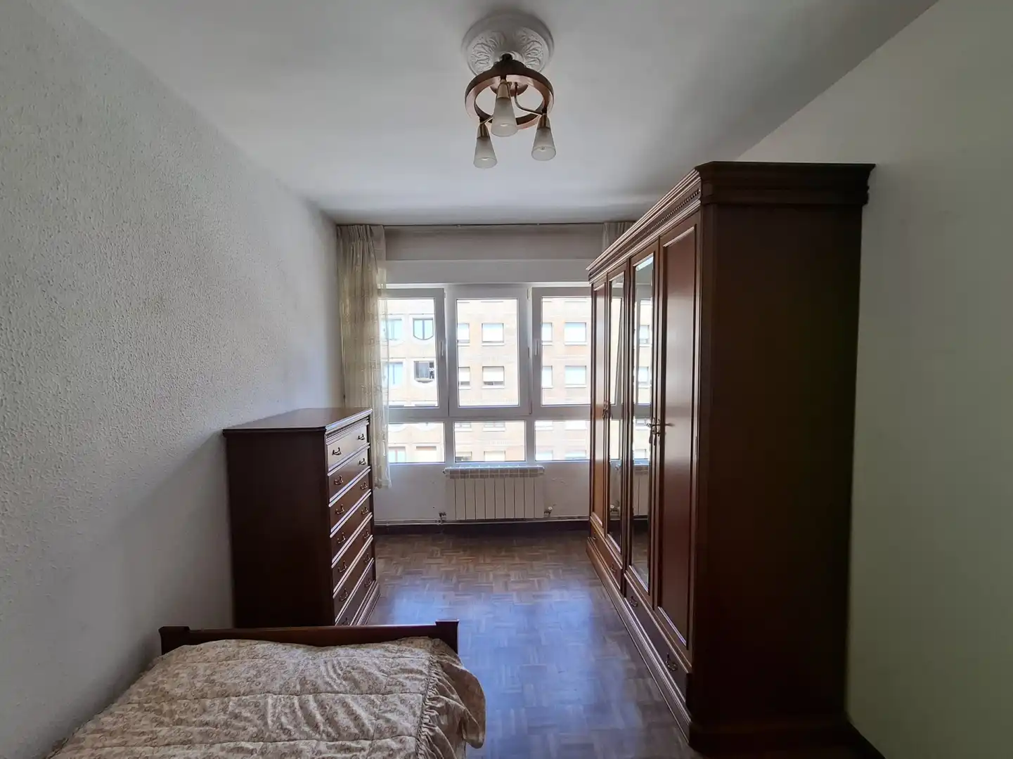 Dormitori de Pis de lloguer en Gijón  amb Calefacció, Parquet i Terrassa