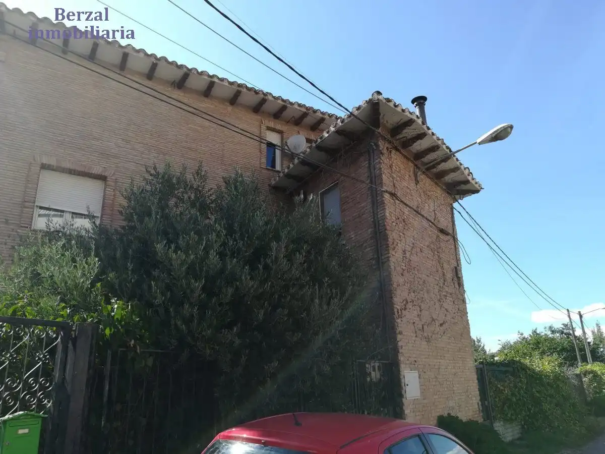 Vista exterior de Finca rústica en venda en  Logroño amb Jardí privat, Traster i Balcó