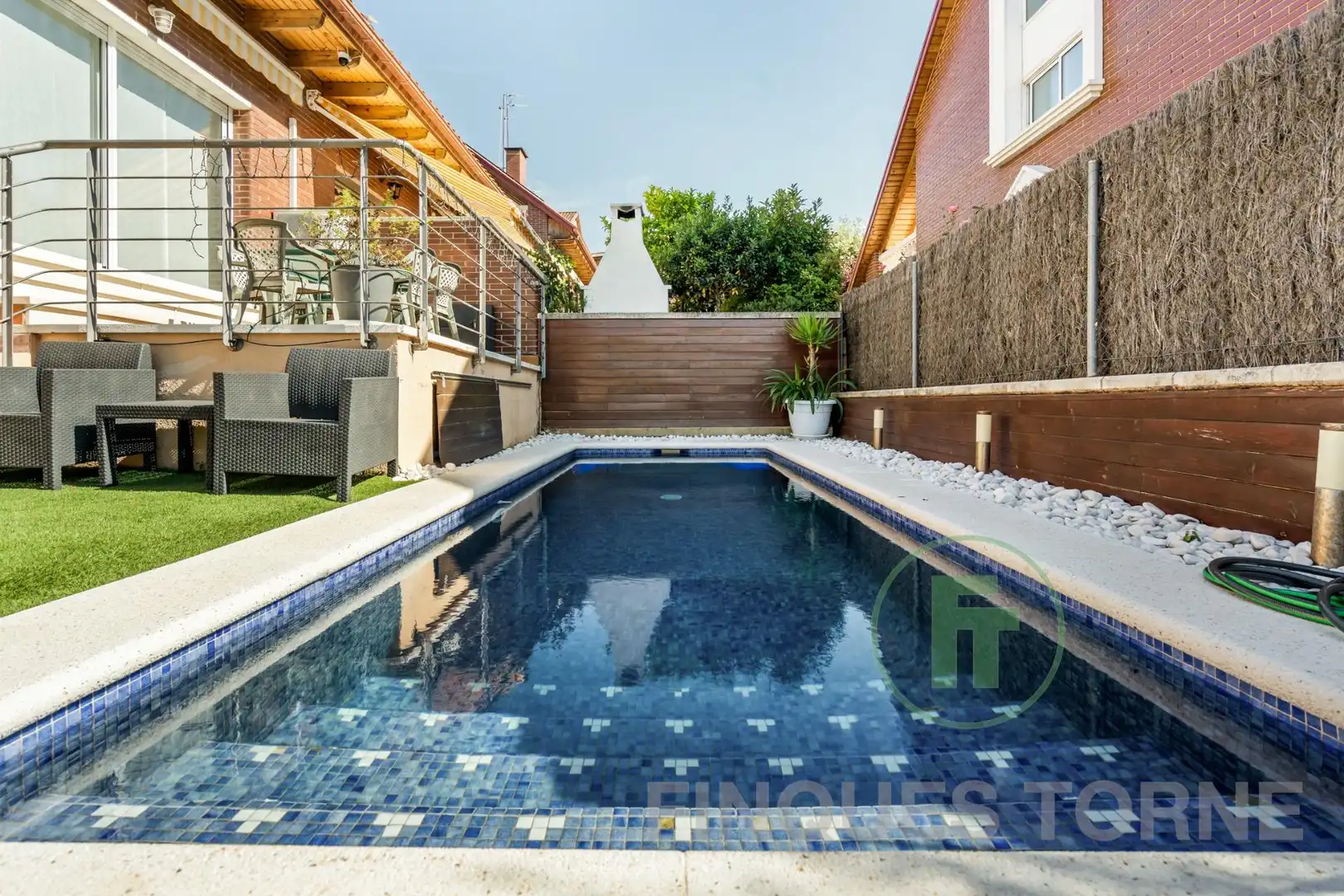 Piscina de Casa o xalet en venda en Montcada i Reixac amb Aire condicionat, Jardí privat i Parquet