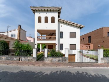 House with garden for sale in Palau