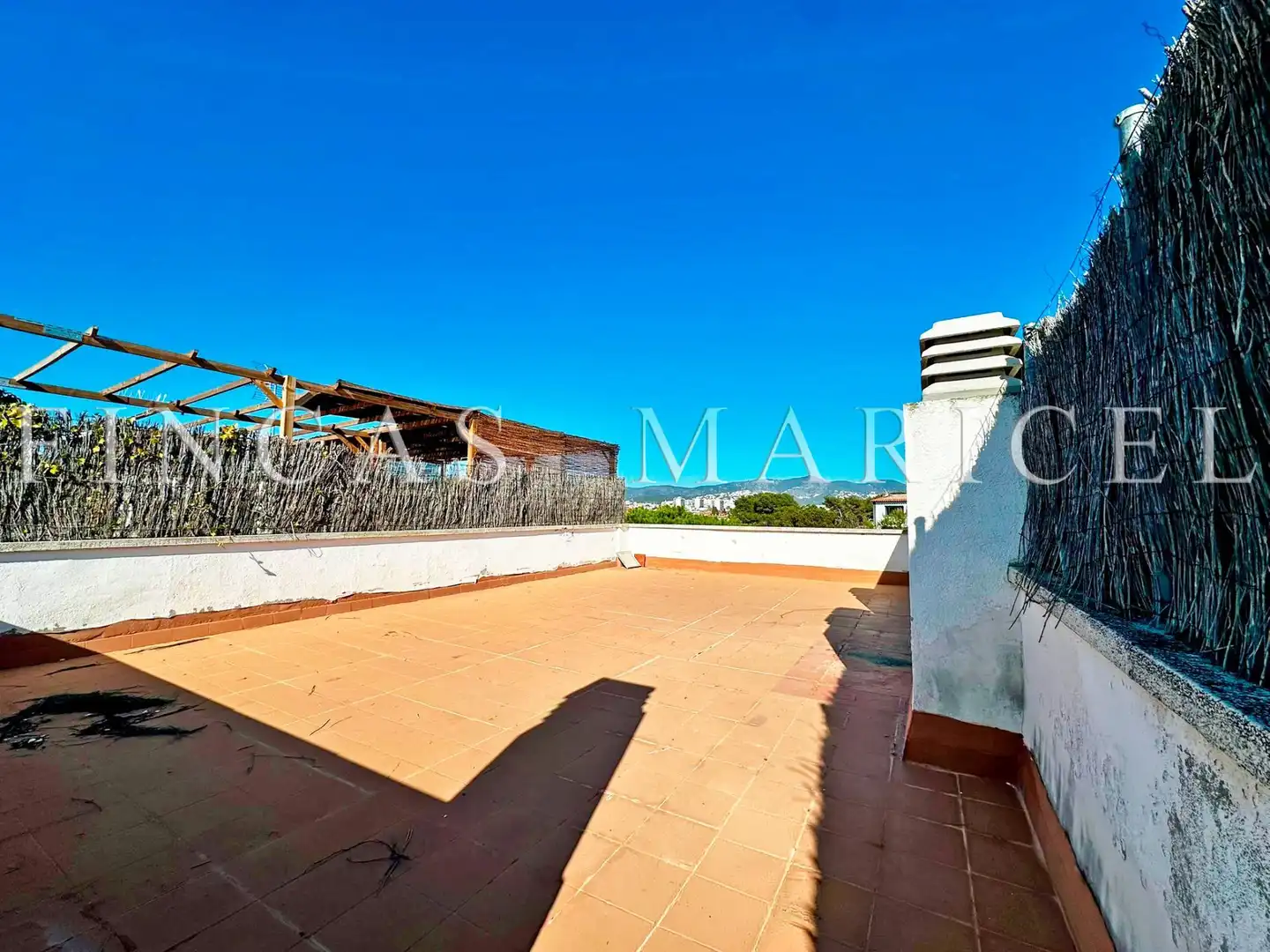 Vista exterior de Ático en venta en Sitges con Calefacción, Terraza y Piscina comunitaria