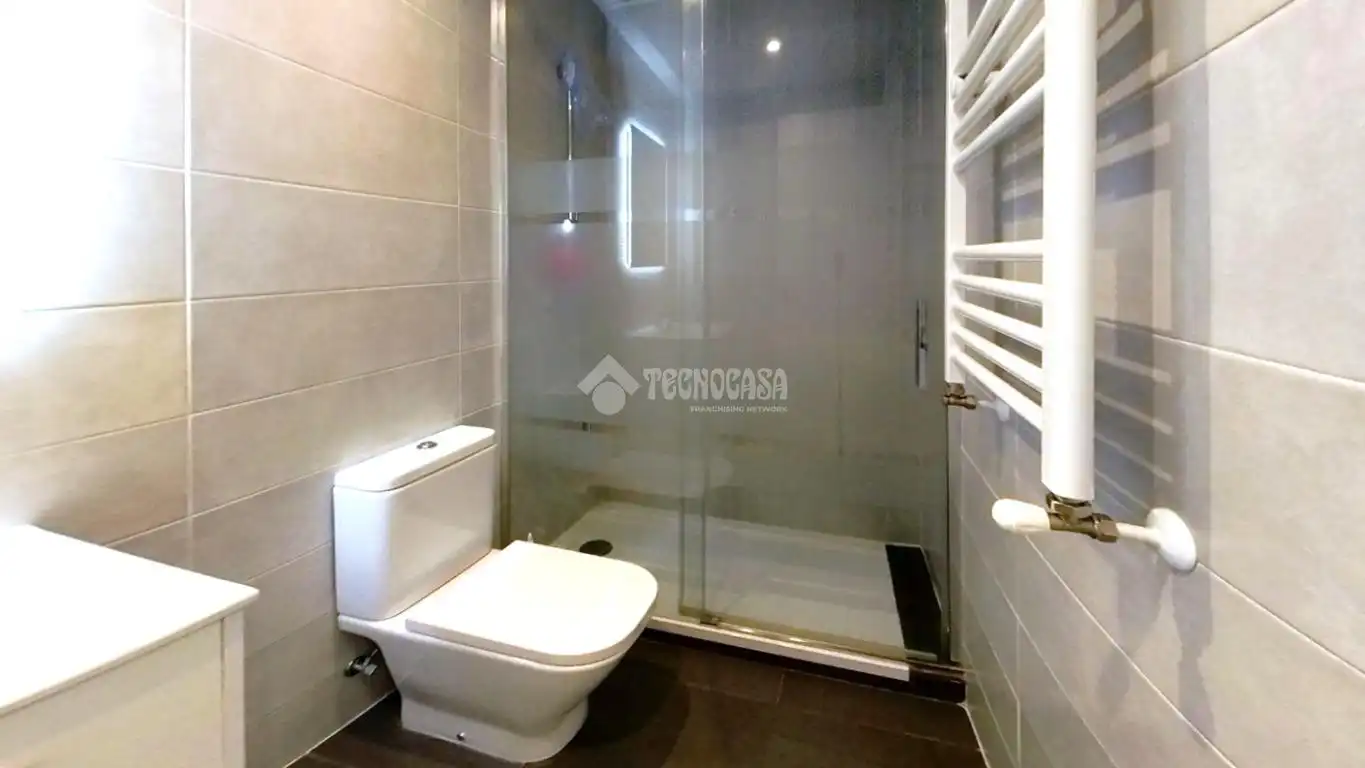 Bathroom of Flat for sale in Alcalá de Henares  with Air Conditioner, Terrace and Storage room