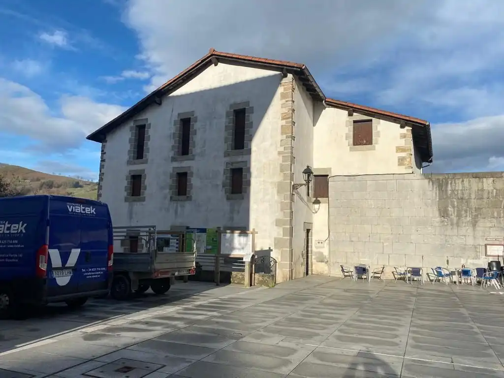 Vista exterior de Casa o xalet en venda en Berastegi amb Jardí privat i Traster