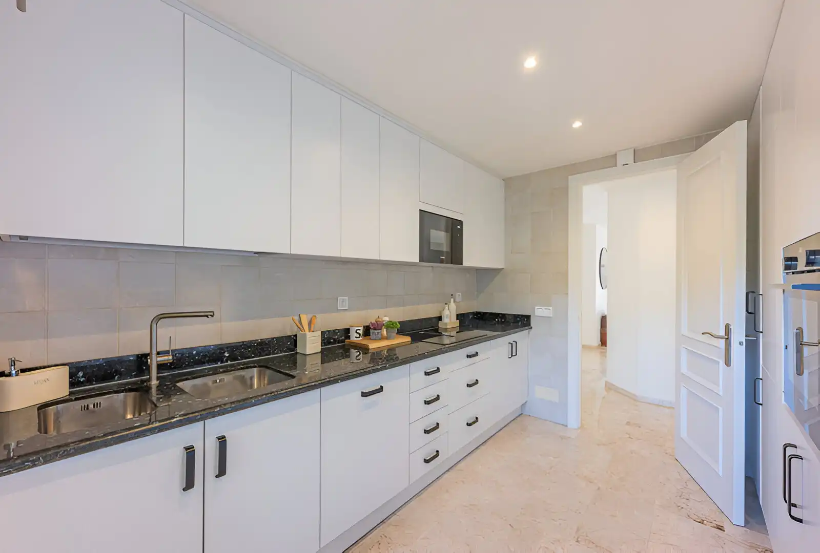 Cocina de Apartamento en venta en Marbella con Aire acondicionado, Terraza y Trastero