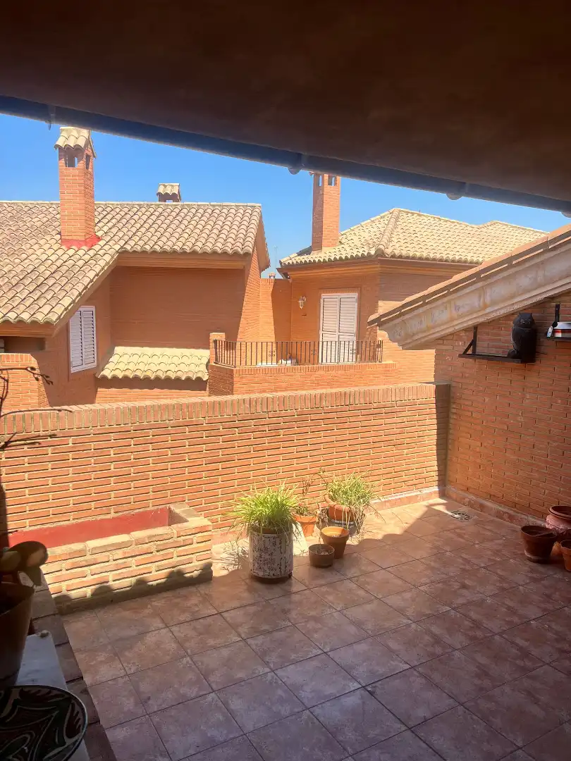 Außenansicht von Einfamilien-Reihenhaus zum Verkauf in Sagunto / Sagunt mit Klimaanlage, Heizung und Terrasse