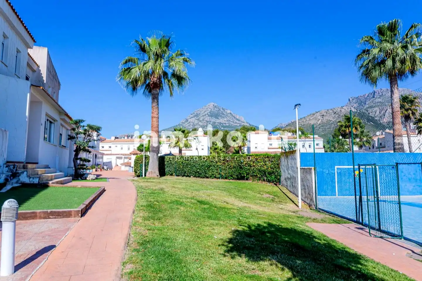 Außenansicht von Einfamilien-Reihenhaus zum Verkauf in La Nucia mit Klimaanlage, Privatgarten und Terrasse
