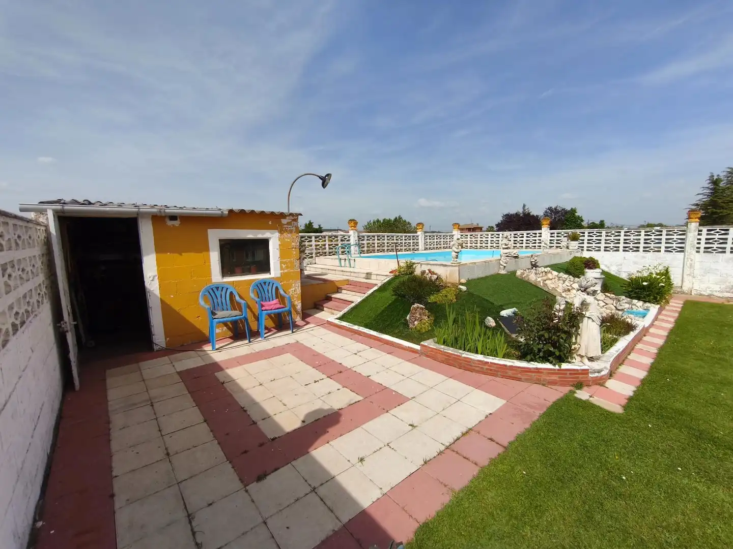 Piscina de Casa o xalet en venda en San Andrés del Rabanedo amb Calefacció, Terrassa i Piscina